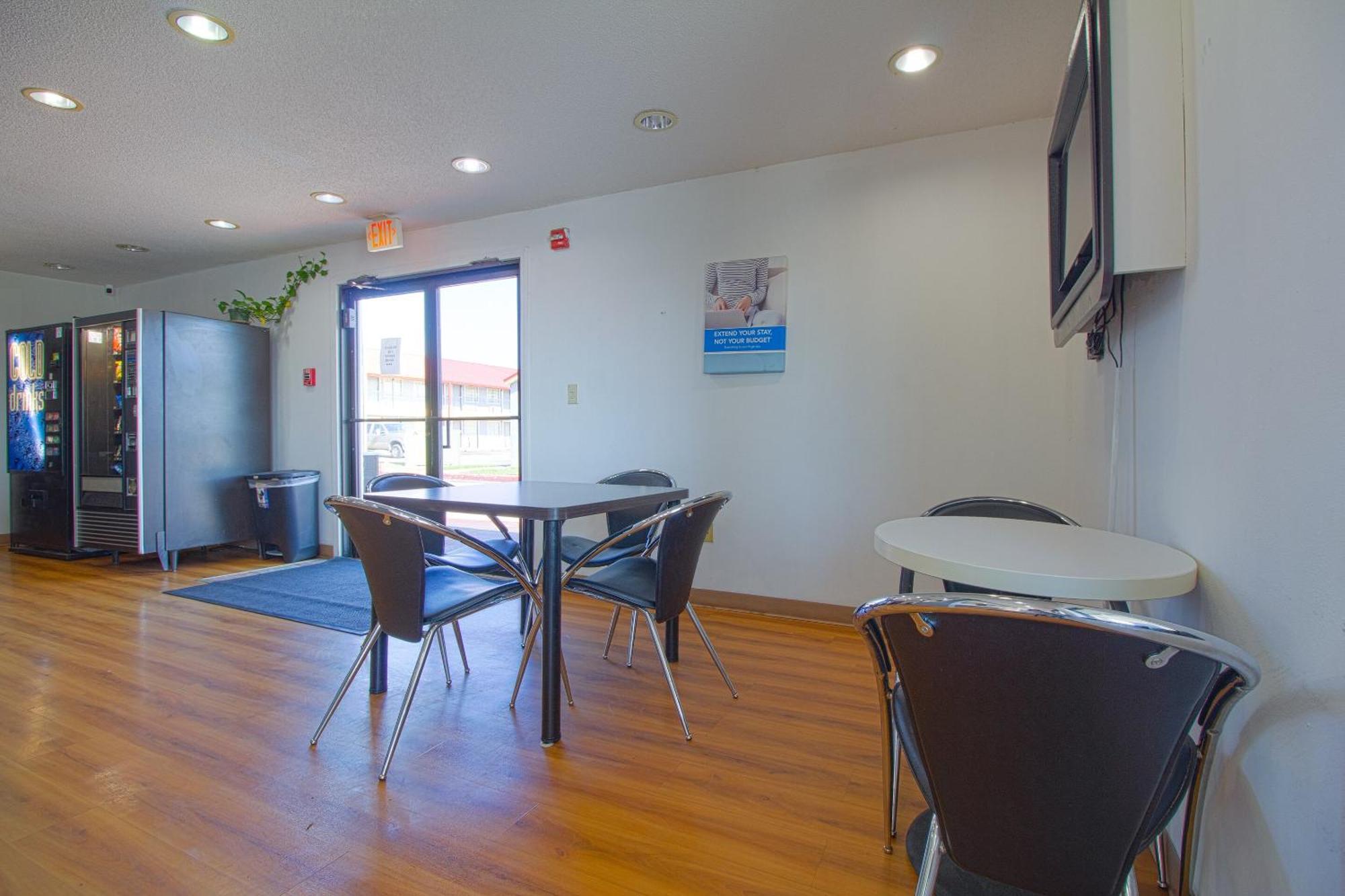 Studio Inn Extended Stay Oklahoma City Airport By Oyo Exteriör bild