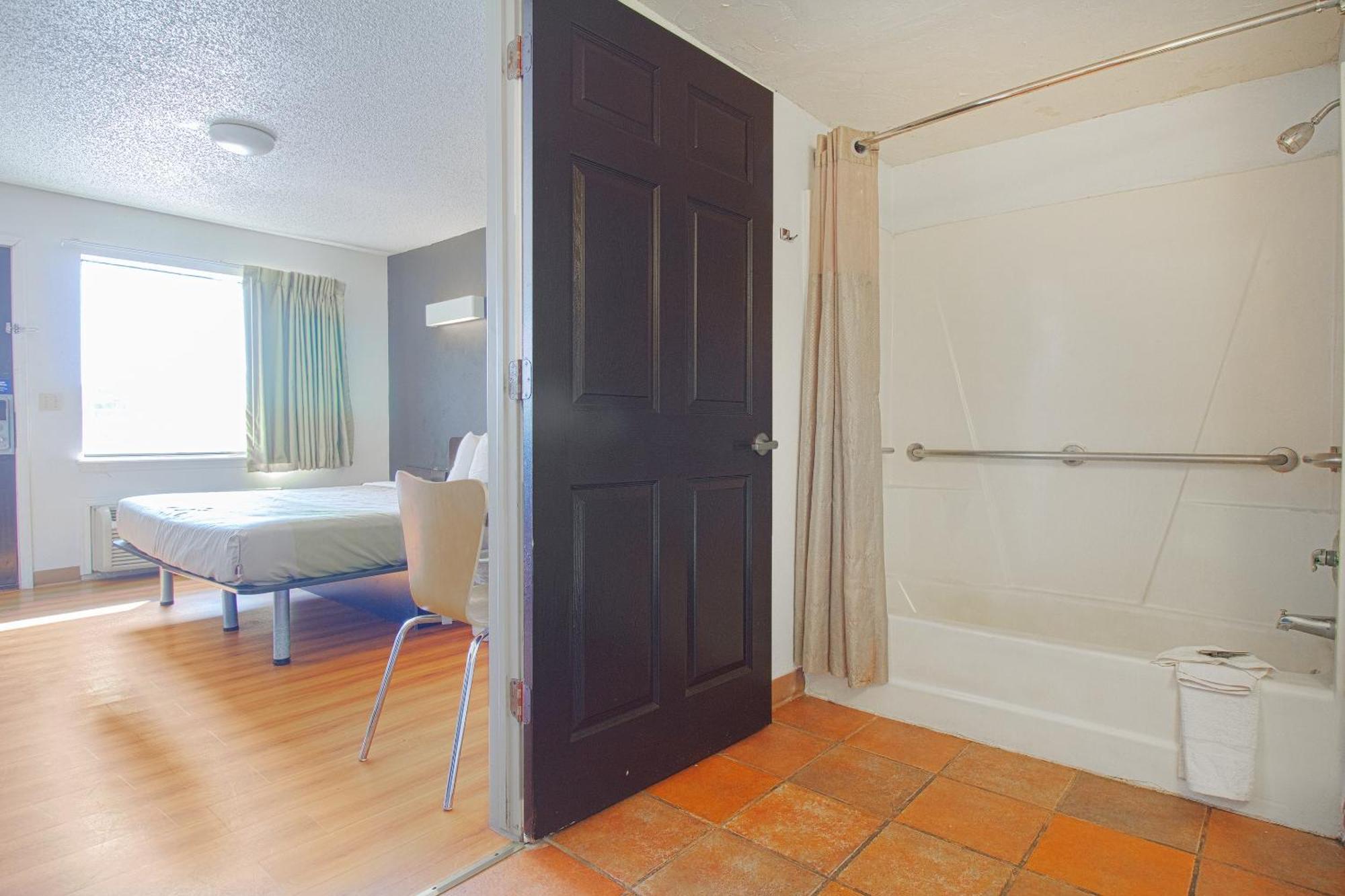 Studio Inn Extended Stay Oklahoma City Airport By Oyo Exteriör bild