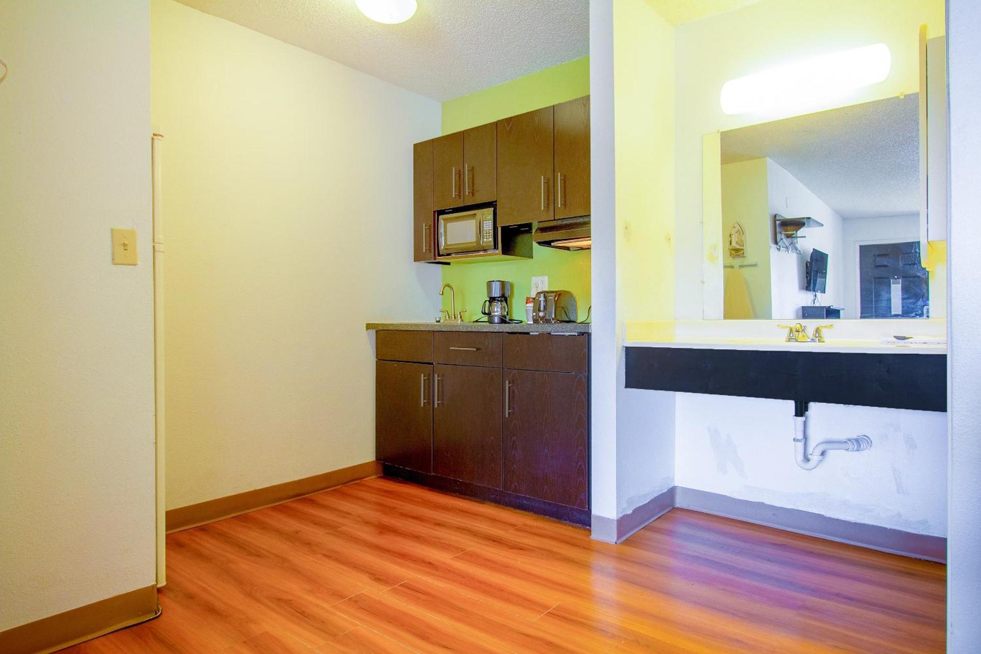 Studio Inn Extended Stay Oklahoma City Airport By Oyo Exteriör bild