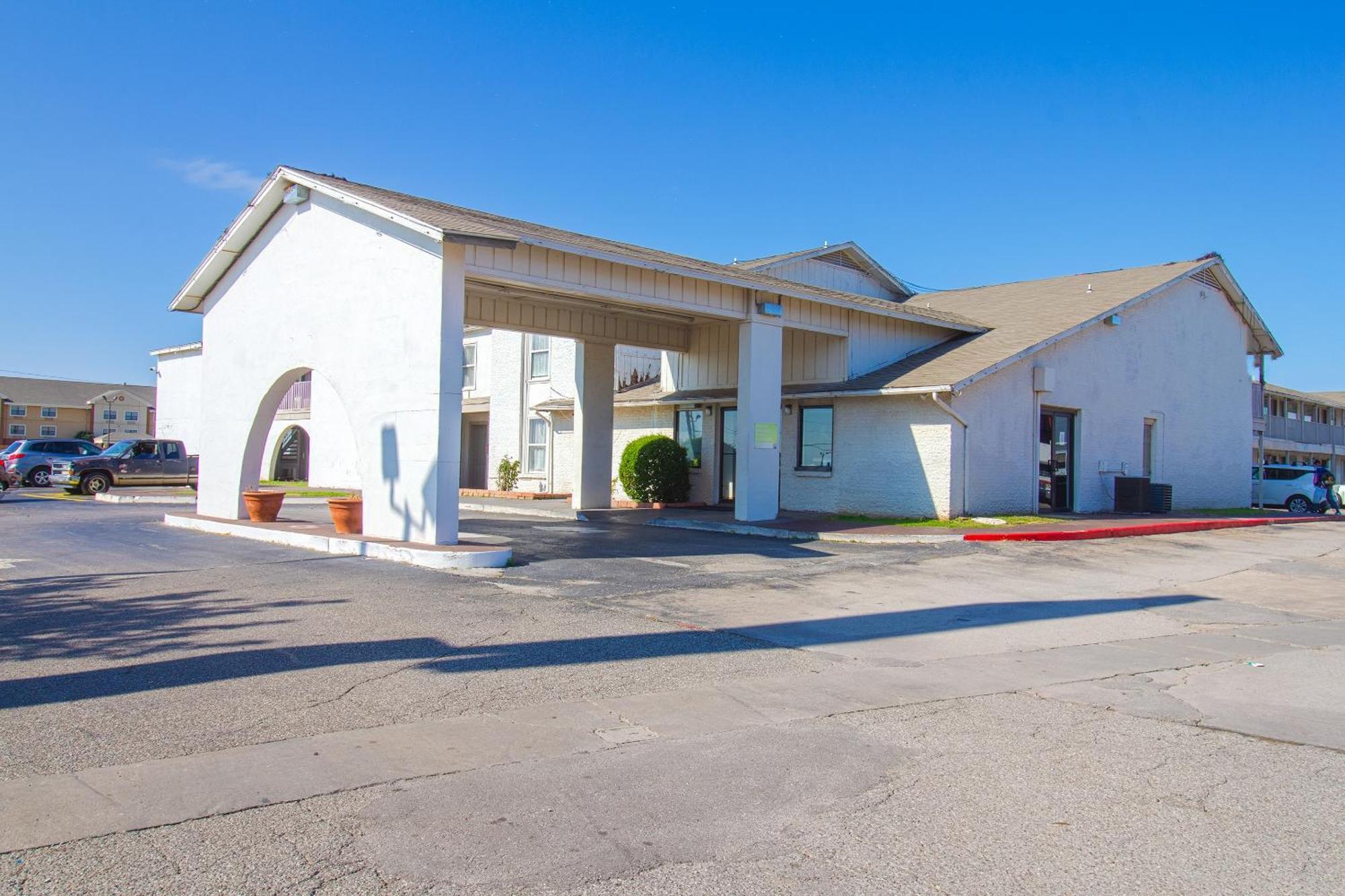 Studio Inn Extended Stay Oklahoma City Airport By Oyo Exteriör bild