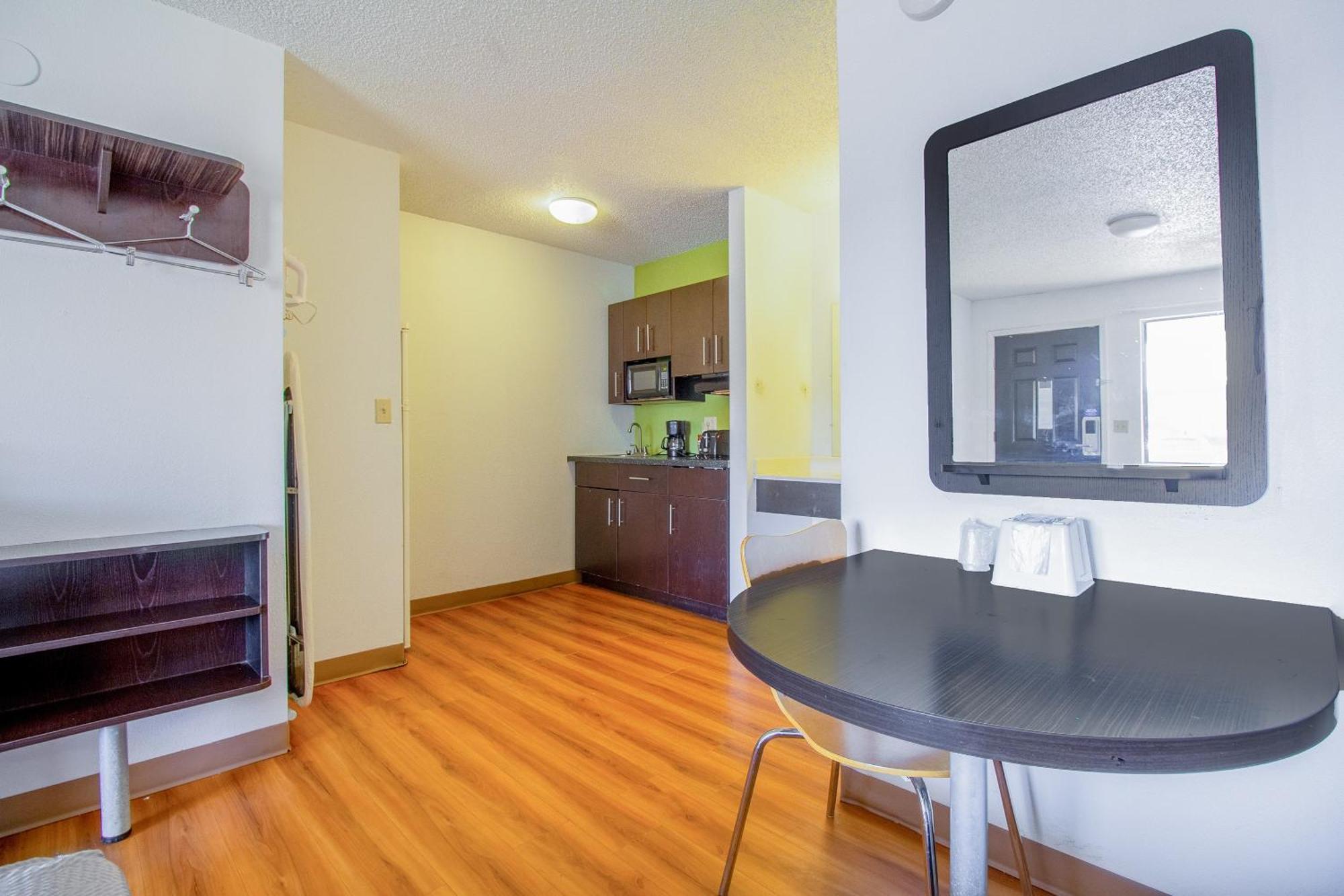 Studio Inn Extended Stay Oklahoma City Airport By Oyo Exteriör bild