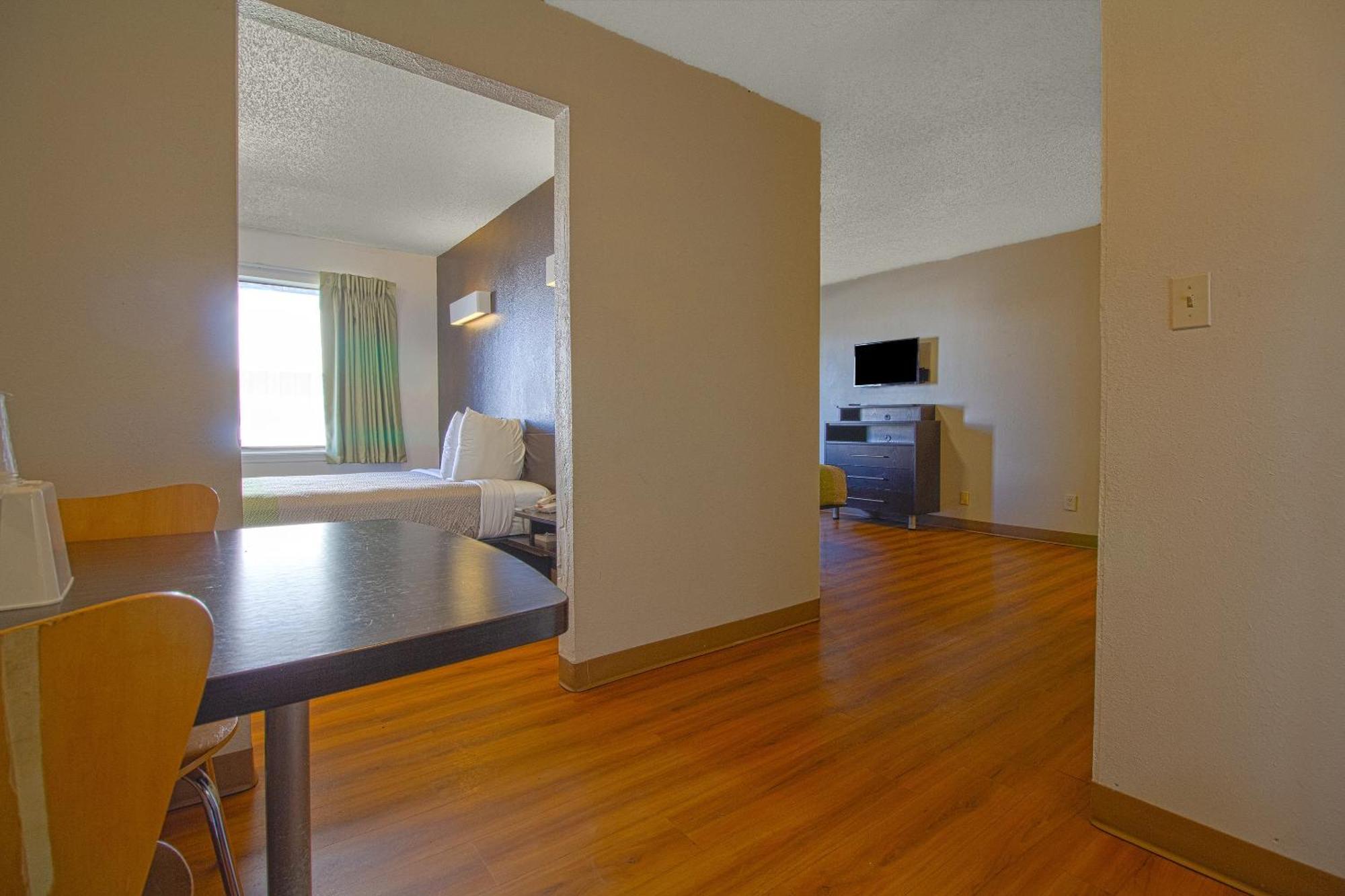 Studio Inn Extended Stay Oklahoma City Airport By Oyo Exteriör bild